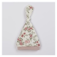 Niemowlęca czapka New Baby Flowers różowa