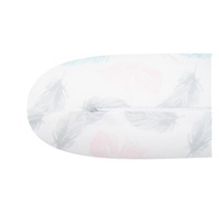 Poduszka do karmienia New Baby w kształcie C Piórka różowe