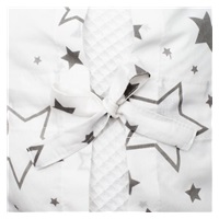 Klasyczny rożek wiązany wafelkowy New Baby biały szare gwiazdki