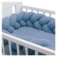 Ochraniacz do łóżeczka warkocz muślinowy New Baby niebieski