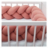 Ochraniacz do łóżeczka warkocz muślinowy New Baby różowy