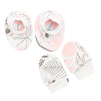 Bawełniany komplecik-buciki i rękawiczki New Baby Lovely różowy