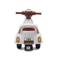 Dziecięcy jeździk z dźwiękiem Baby Mix Scooter biały