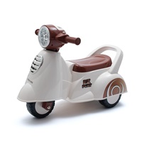 Dziecięcy jeździk z dźwiękiem Baby Mix Scooter biały